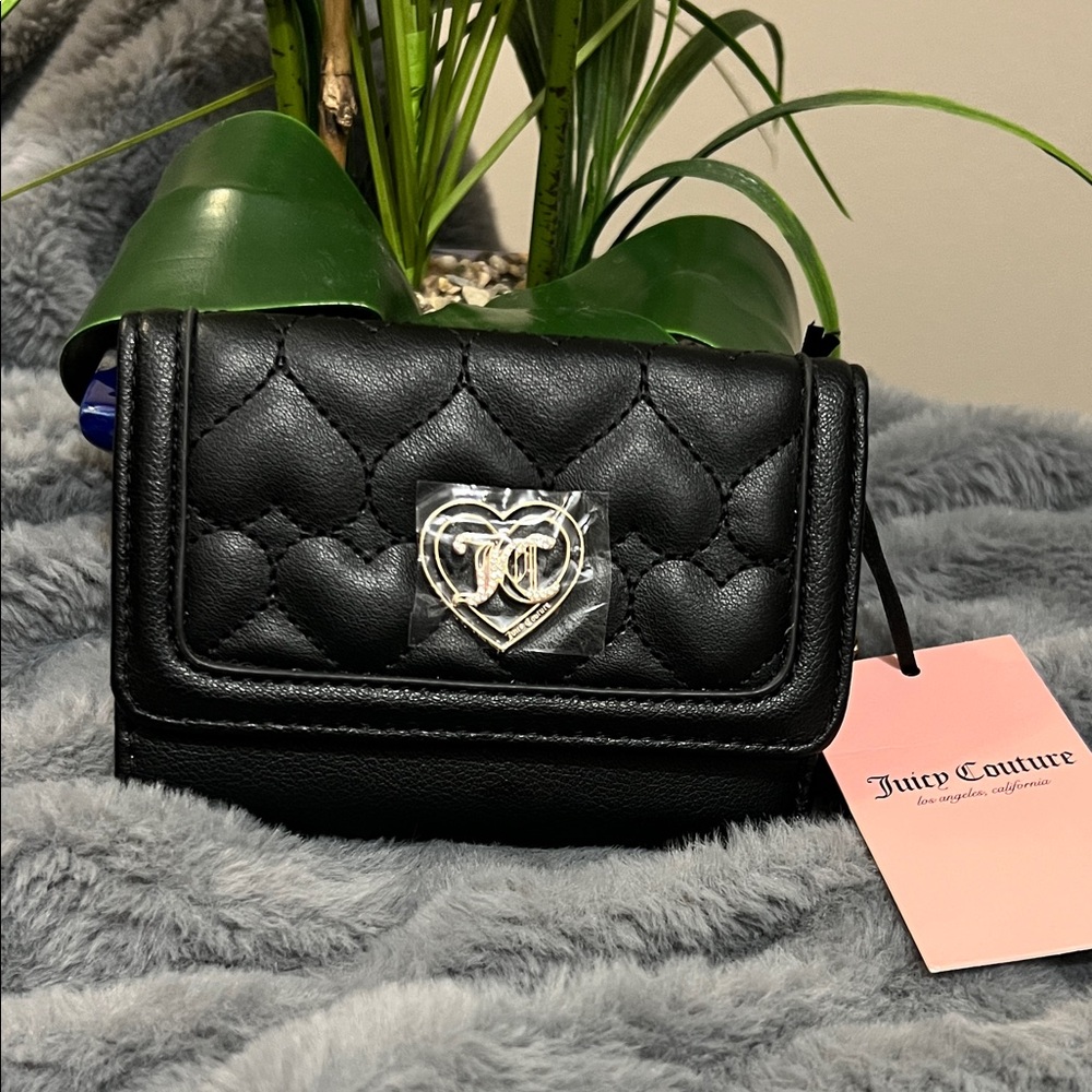 Juicy Couture Black Heart Quilted Wallet NWT retail $35